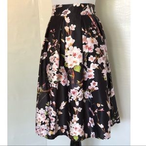 CHICING FLORAL MIDI SKIRT.